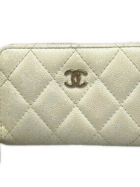 CHANEL Matelasse - White Calfskin Coin Case Gold hardware